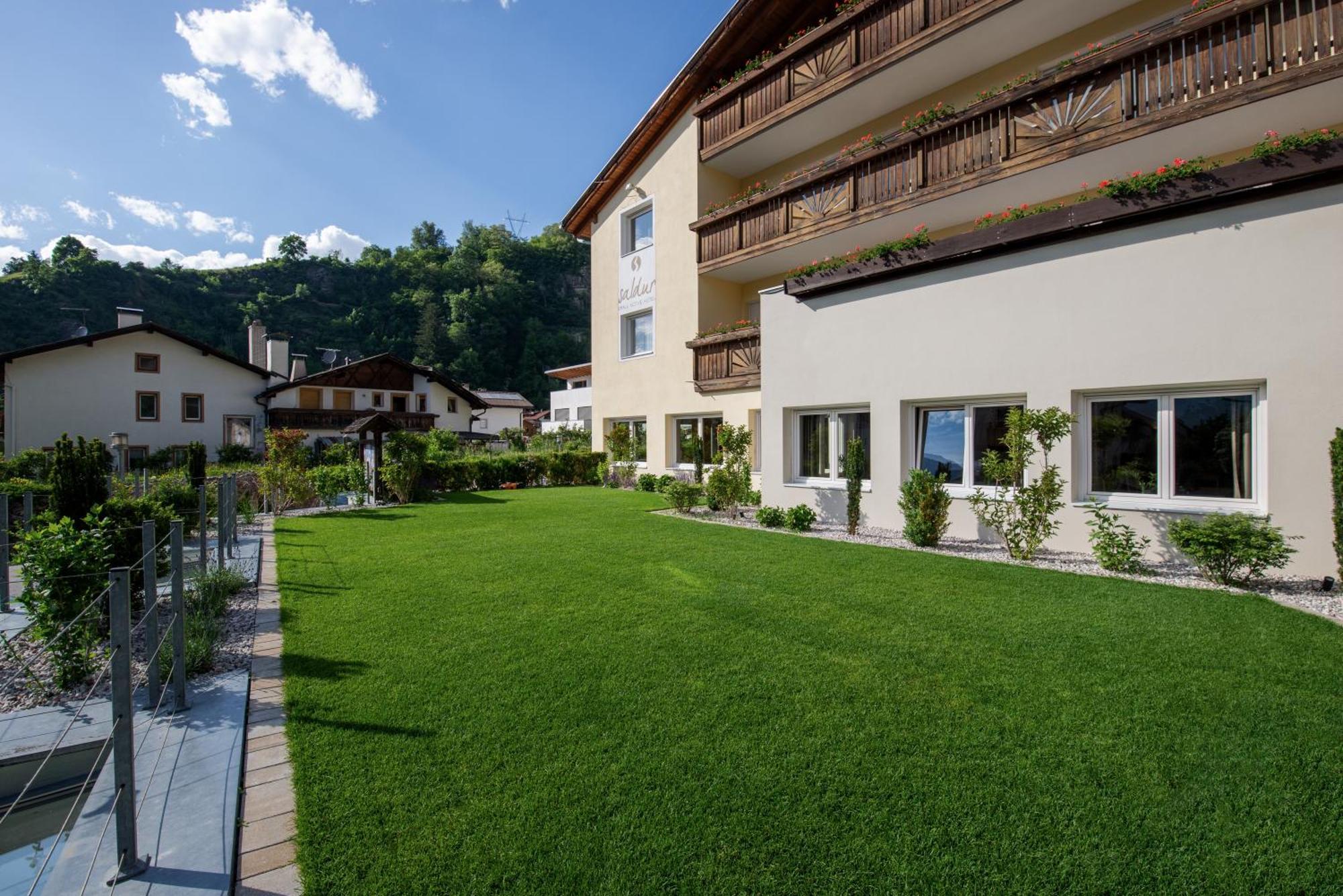Saldur Small Active Hotel ズルデルノ エクステリア 写真