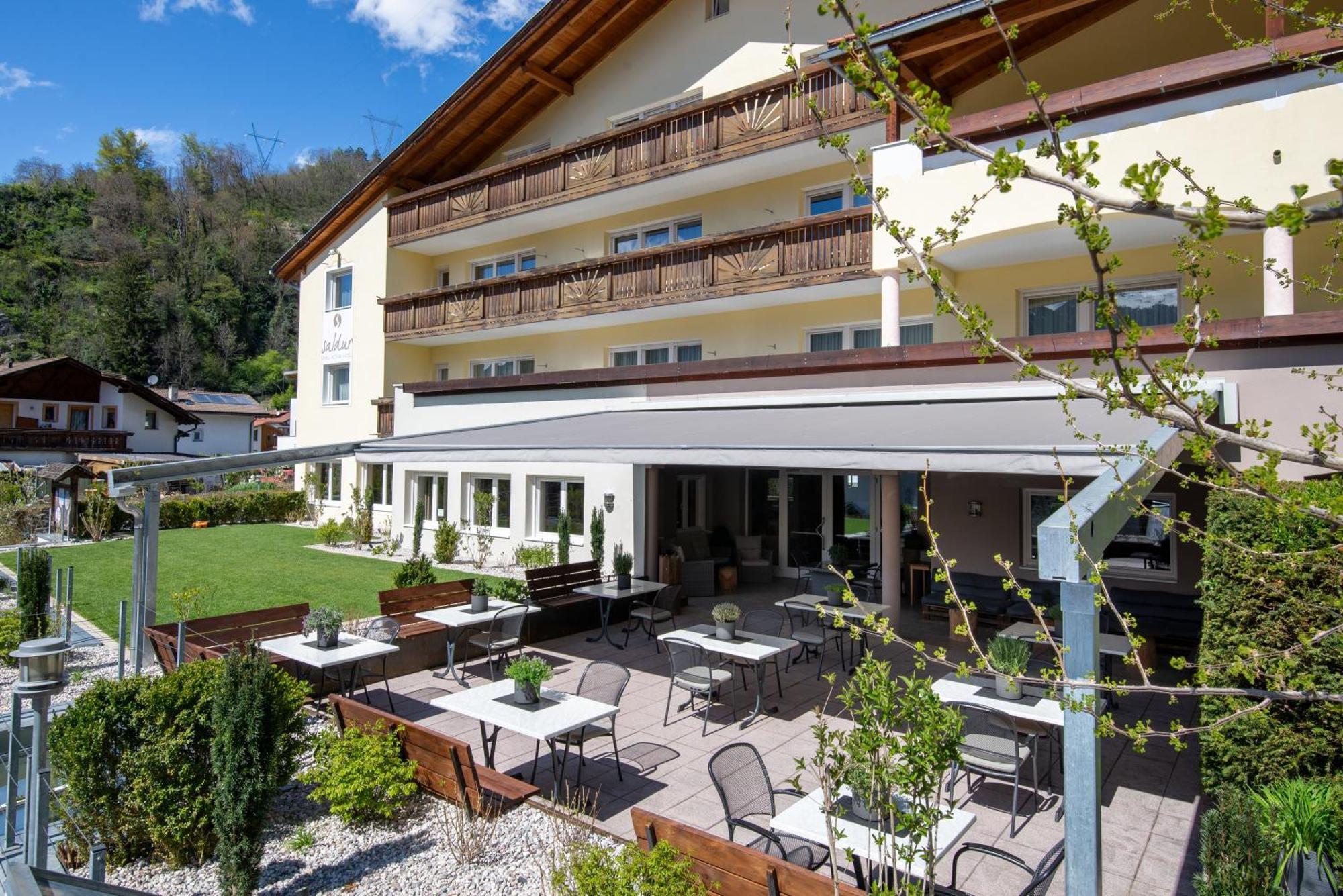 Saldur Small Active Hotel ズルデルノ エクステリア 写真